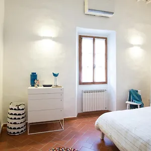 designer-apartment-in-central-florence-hosted-by-sweetstay.it-tuscanyhotel.com/