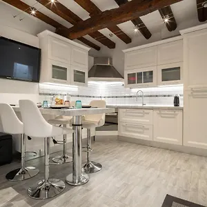 ai-fradei-boutique-apartment.hotelinveneto.com/
